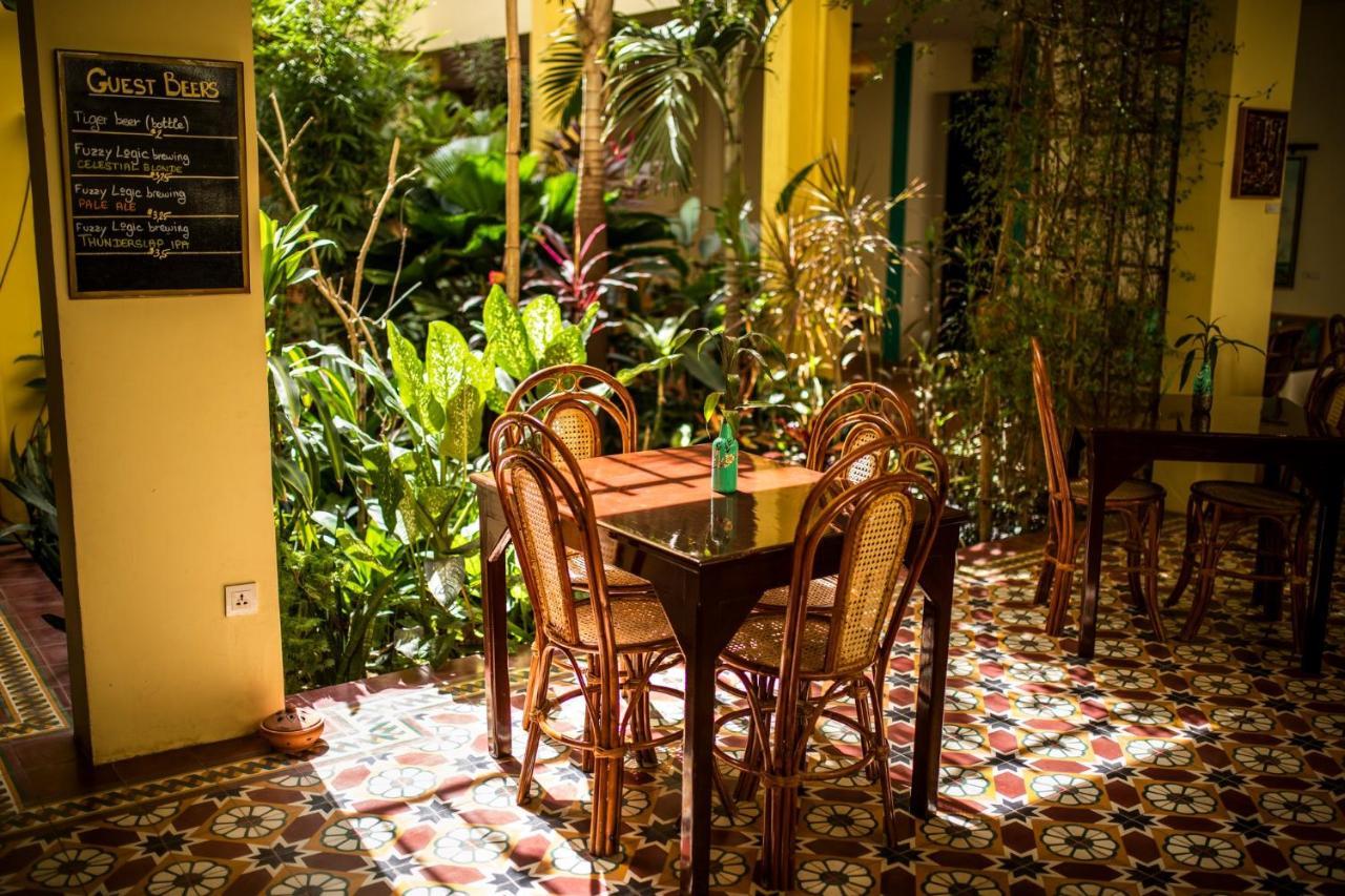 קמפוט Hotel Old Cinema מראה חיצוני תמונה